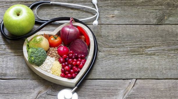 Διατροφή για την υγεία της καρδιάς: 5 συμβουλές για να την απογειώσετε