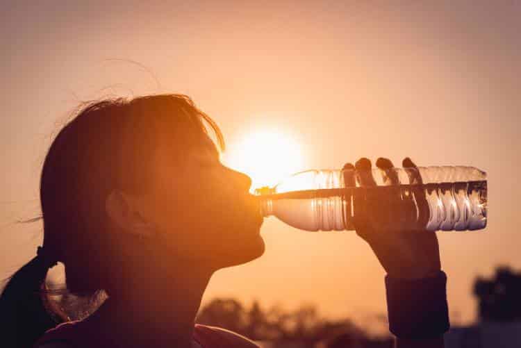 Η κατανάλωση νερού προστατεύει το ουροποιητικό μας σύστημα από λοιμώξεις