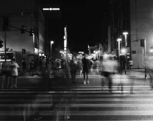 Συλλογικό τραύμα: Πώς αλλάζει τον τρόπο που βλέπουμε τα πράγματα