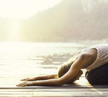 3 τρόποι με τους οποίους η yoga ενισχύει τη δημιουργικότητά σας