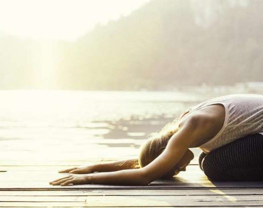 3 τρόποι με τους οποίους η yoga ενισχύει τη δημιουργικότητά σας
