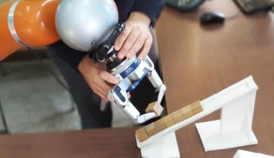 ΑΠΘ: Ερευνητές κατασκευάζουν ρομπότ που μαθαίνει εύκολα από τον άνθρωπο και θα βοηθά στη βιομηχανία τροφίμων