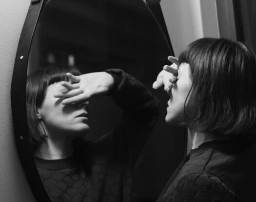 «Μισώ το σώμα μου»: Τι μπορούμε να κάνουμε αν νιώθουμε δυσφορία για το πώς φαινόμαστε