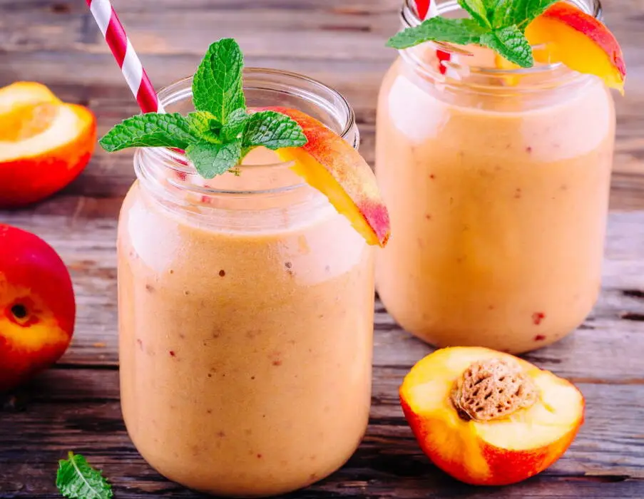 Συνταγή: Αντιφλεγμονώδες smoothie με ροδάκινο και τζίντζερ