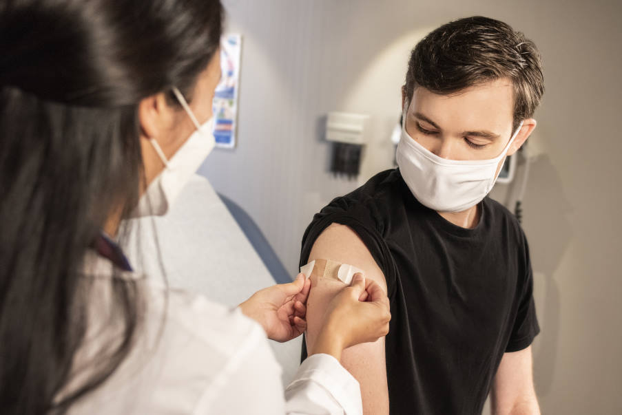 Λιποθυμία και εμβολιασμός: Τι χρειάζεται να γνωρίζουμε και τι μπορούμε να κάνουμε
