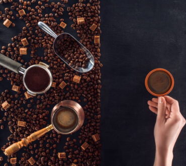 Τι συμβαίνει στο σώμα μας όταν πίνουμε καθημερινά καφέ, σύμφωνα με την επιστήμη