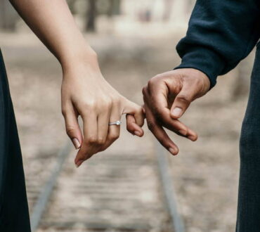 13 συμπεριφορές που μαρτυρούν ότι μπορεί να είμαστε χειριστικοί στις σχέσεις μας