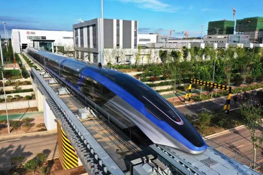 Η Κίνα παρουσίασε το ταχύτερο τρένο του κόσμου που ταξιδεύει με 600 χιλιόμετρα την ώρα