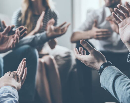 Ομαδική ψυχοθεραπεία: Τα οφέλη και γιατί αξίζει κάποιος να την επιλέξει