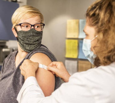 Το εμβόλιο HPV μειώσε τα ποσοστά καρκίνου του τραχήλου της μήτρας κατά 87% στις γυναίκες