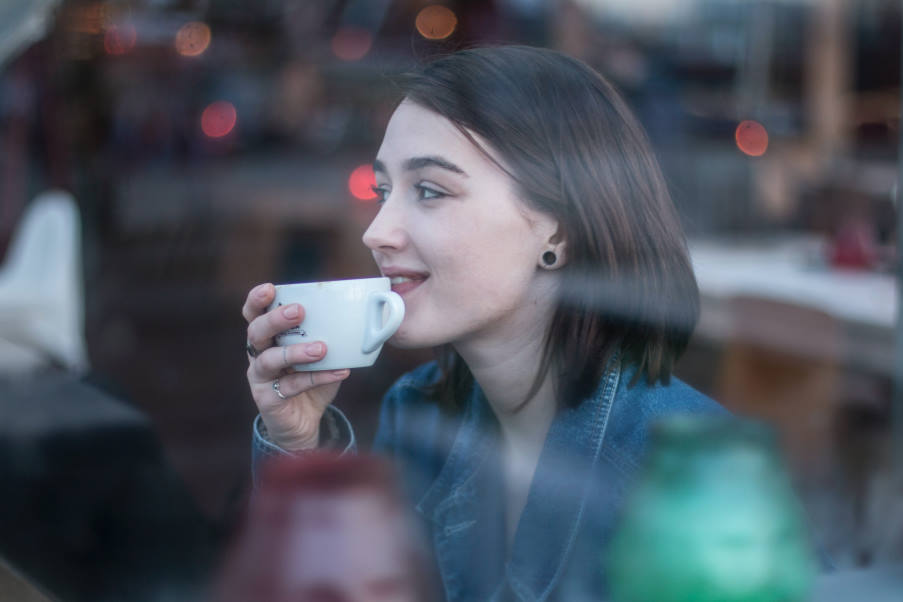Καφεΐνη και ΔΕΠΥ: Ποιες είναι οι θετικές και αρνητικές επιδράσεις, σύμφωνα με τους ειδικούς