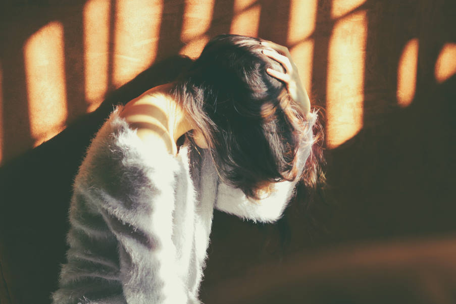 Πώς συνδέεται η ντροπή με τη διαταραχή μετατραυματικού στρες