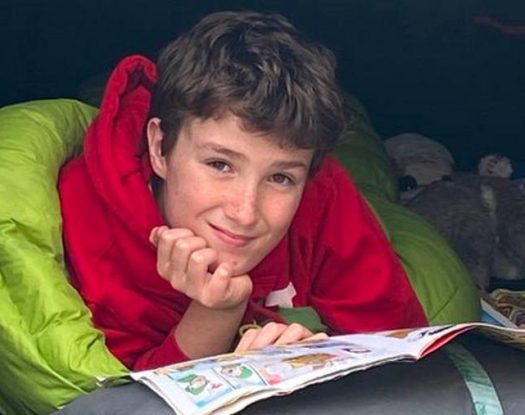 Αγγλία: 12χρονος κοιμάται σε σκηνή εδώ και 2 χρόνια και έχει μαζέψει 700 χιλιάδες λίρες για τους νοσηλευτές