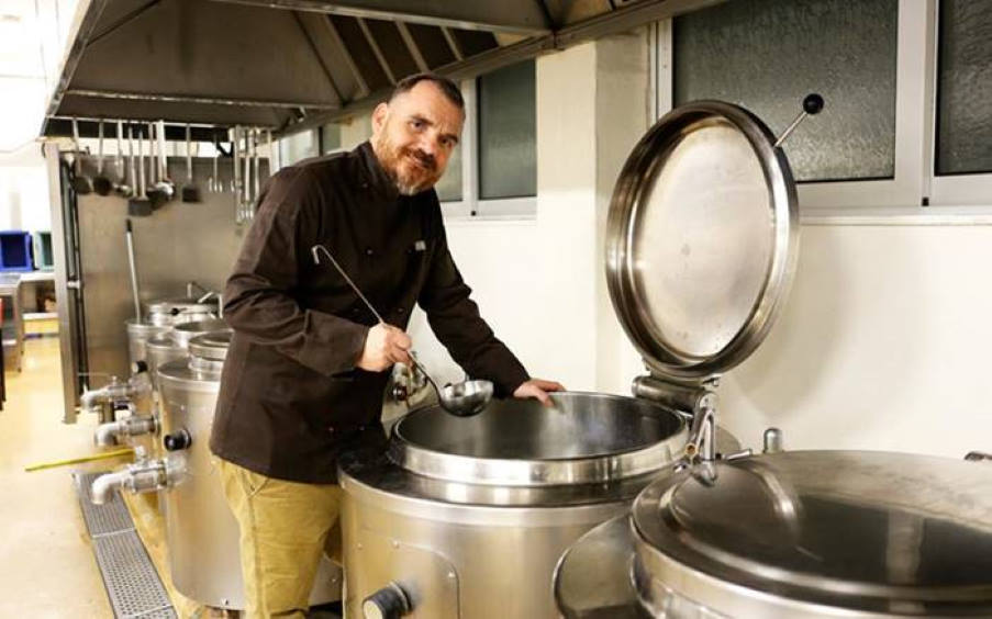 Ιάκωβος Απέργης: Ο αρχιμάγειρας του Τζανείου που θέλει να αλλάξει τους κανόνες του «νοσοκομειακού φαγητού»
