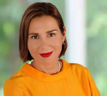 «Για να αλλάξει η ζωή μας, πρέπει να κάνουμε μια μικρή αλλαγή που είναι εφικτή σήμερα» | Συνέντευξη με την Ελίνα Γιαχαλή