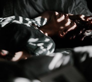 Πώς να αποκοιμηθούμε ξανά μετά από μια ανεπιθύμητη νυχτερινή αφύπνιση