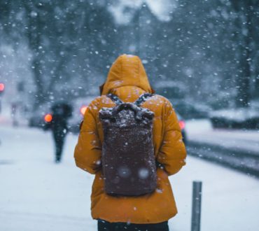 Πώς συνδέεται ο κρύος καιρός με τον κίνδυνο καρδιακού εμφράγματος – Τρόποι προστασίας