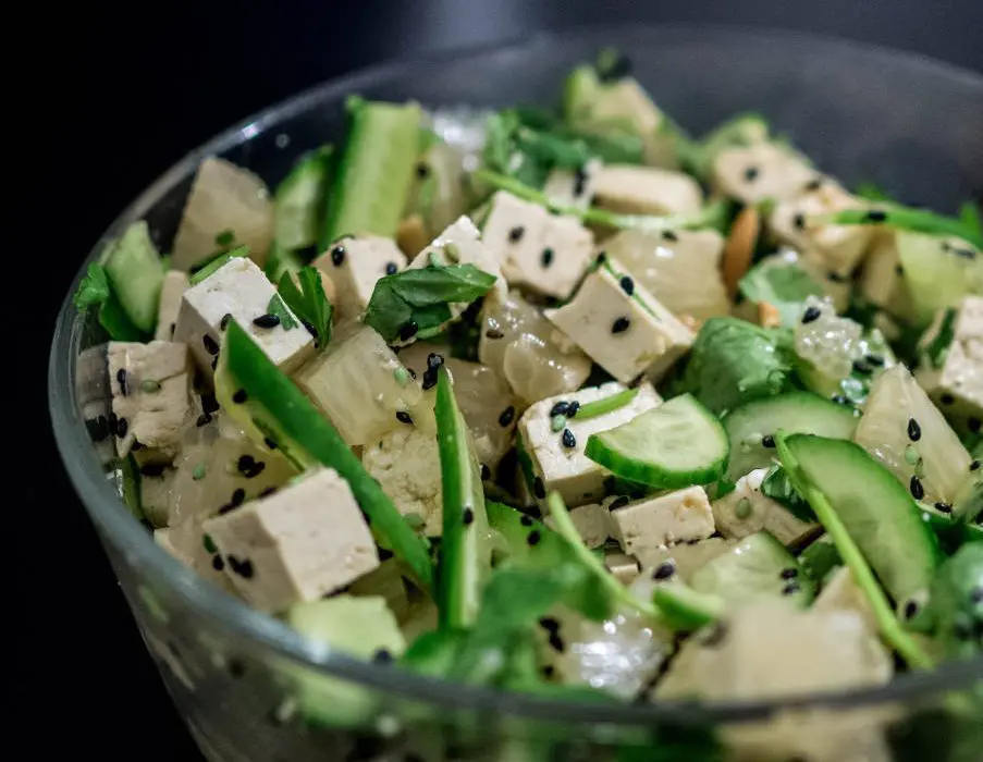 Vegan διατροφή: Ποια είναι τα πιθανά θρεπτικά κενά και πώς να τα συμπληρώσουμε