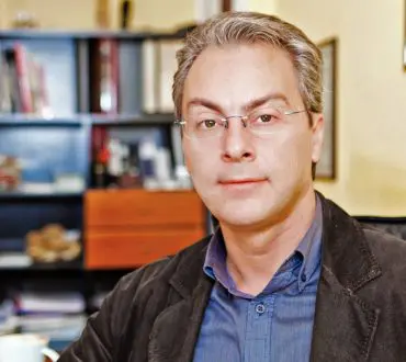 «Οι διατροφικές ελλείψεις σε μια δίαιτα, μπορεί να οδηγήσουν σε Διατροφική Διαταραχή» | Συνέντευξη με τον διατροφολόγο Ευάγγελο Ζουμπανέα