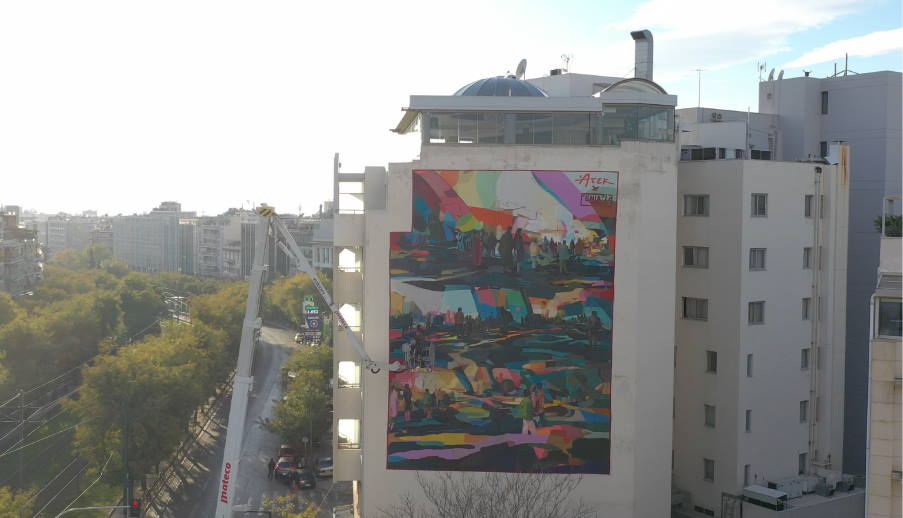 Η νέα μεγάλη τοιχογραφία στη «σκιά της Ακρόπολης» για τη βιωσιμότητα των πόλεων
