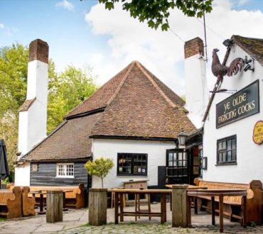 Μ. Βρετανία: Η πανδημία «έκλεισε» την παλαιότερη pub που σερβίρει εδώ και 1.229 χρόνια!