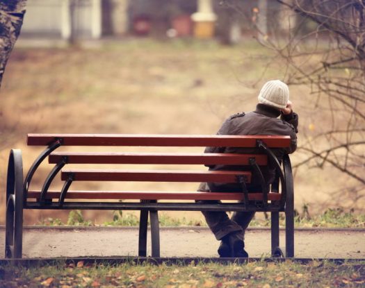 Διεθνής μελέτη «αποκαλύπτει» τη μάστιγα τη μοναξιάς στις ανεπτυγμένες χώρες