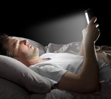 Έρευνα: Η έλλειψη ύπνου συνδέεται με την αύξηση βάρους | Γιατί συμβαίνει αυτό;