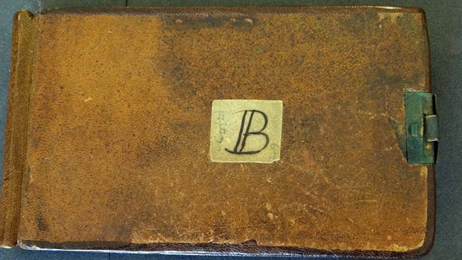 Τα κλεμμένα σημειωματάρια του Κάρολου Δαρβίνου επιστράφηκαν μυστηριωδώς σε βιβλιοθήκη