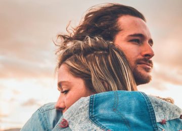 Η αγκαλιά πριν από ένα στρεσογόνο γεγονός μειώνει τα επίπεδα της κορτιζόλης, σύμφωνα με έρευνα