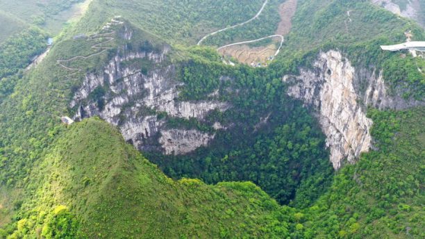 Γεωλογικό «θαύμα» στη Κίνα: Βρέθηκε επιβλητικό δάσος σε σπήλαιο βάθους 190 μέτρων!