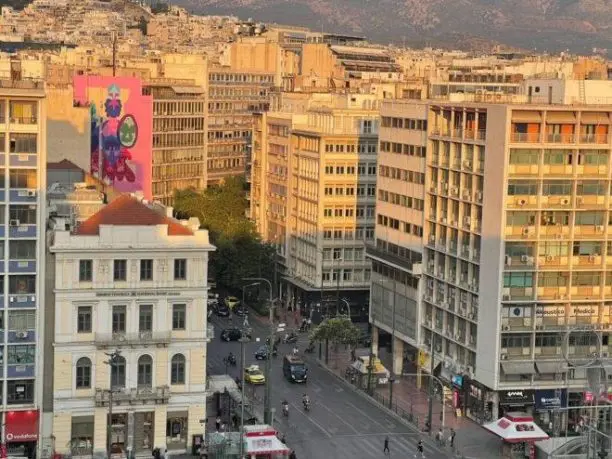 «She Who Protects»: Το νέο mural που δίνει χρώμα στο κέντρο της πρωτεύουσας είναι αφιερωμένο στη θεά Αθηνά!