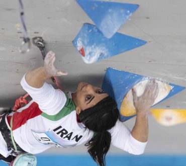 Ελνάζ Ρεκαμπί: Ιρανή αθλήτρια αναρρίχησης έγραψε ιστορία αγωνιζόμενη χωρίς χιτζάμπ