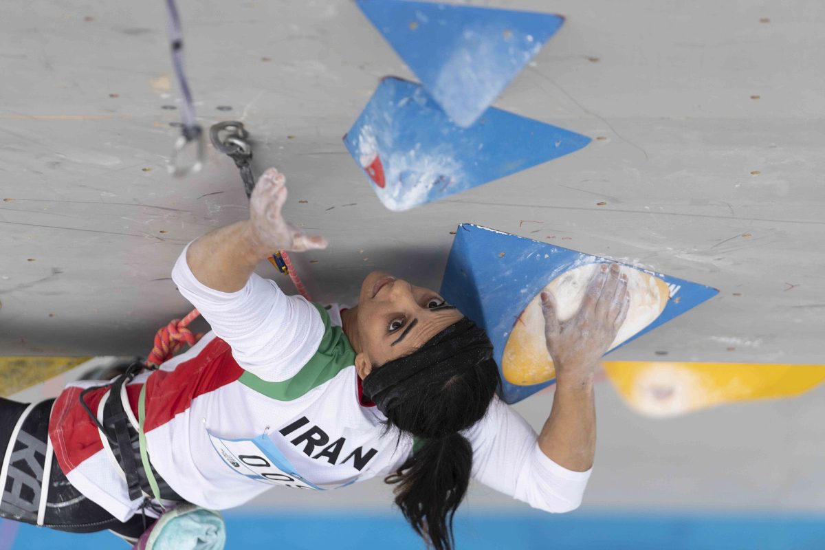 Ελνάζ Ρεκαμπί: Ιρανή αθλήτρια αναρρίχησης έγραψε ιστορία αγωνιζόμενη χωρίς χιτζάμπ