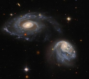 Το Hubble με μια εκπληκτική φωτογραφία έπιασε ζευγάρι αλληλεπιδρώντων γαλαξιών!