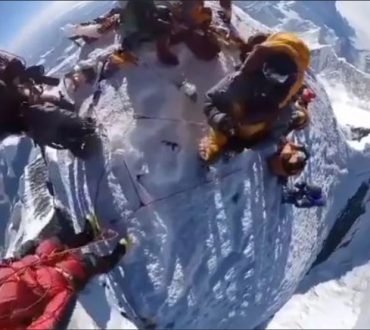 Συγκλονιστικό βίντεο: Πώς φαίνεται η γη από την κορυφή του Έβερεστ
