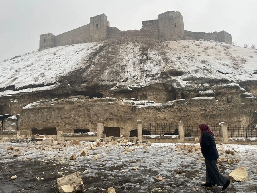 Συντρίμμια έγινε Ρωμαϊκό ιστορικό κάστρο 2.200 ετών από τον σεισμό στη Τουρκία