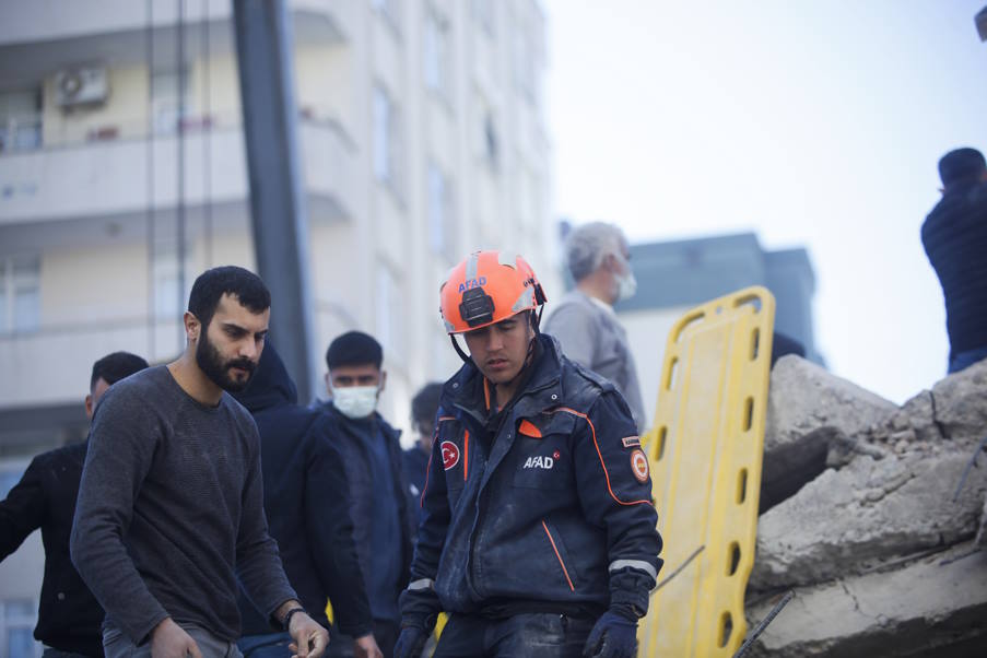 Η επόμενη μέρα μετά τον σεισμό - Οι επιζώντες παλεύουν με το Μετατραυματικό Στρες