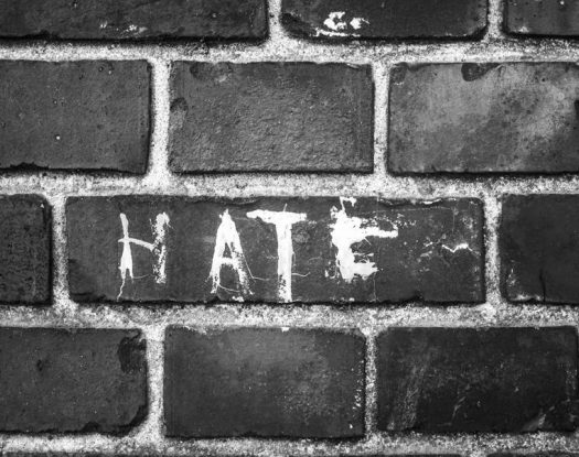 Γιατί μισούμε τους άλλους ανθρώπους; Και πώς μπορούμε να θεραπεύσουμε το μίσος;