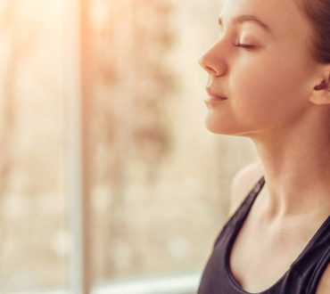 BreathWork: Αυτές οι απλές τεχνικές αναπνοής μειώνουν το στρες σύμφωνα με το Πανεπιστήμο Στάνφορντ