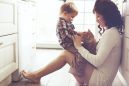 Από τον μύθο της «τέλειας μαμάς» στην υπέροχη πραγματικότητα της αληθινής, γεμάτης αγάπη μητέρας