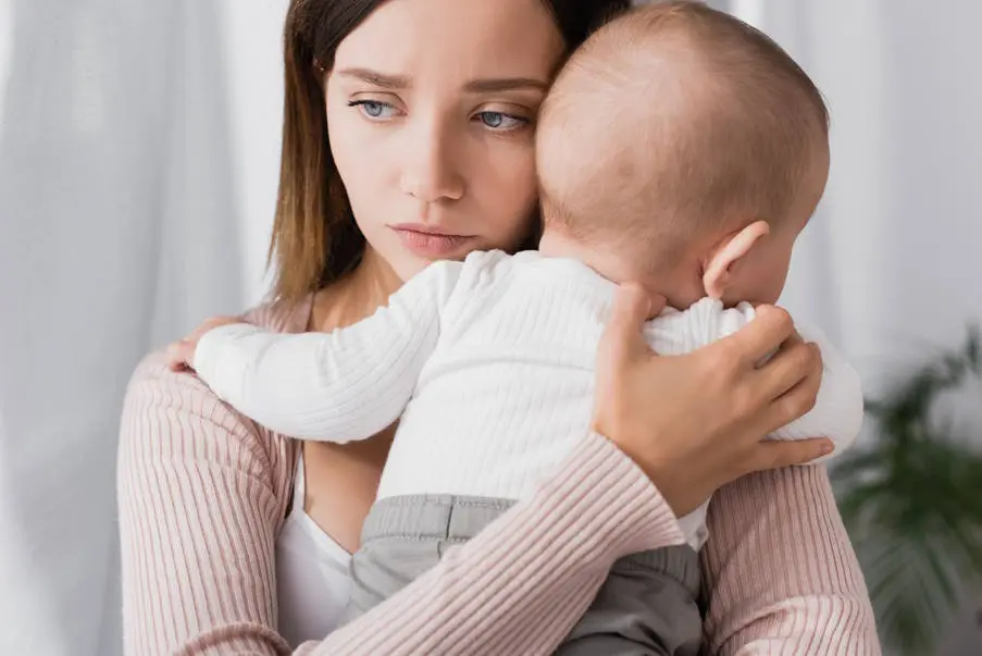 Baby blues | Τι είναι και οι διαφορές με την επιλόχεια κατάθλιψη