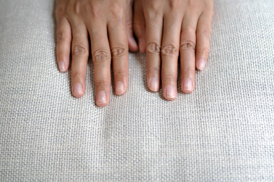 Γιατί ραγίζουν τα νύχια; Αιτίες και τρόποι θεραπείας
