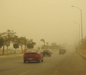 Αίγυπτος: Απόκοσμες εικόνες από την αμμοθύελλα που έχει «σκεπάσει» το Κάιρο