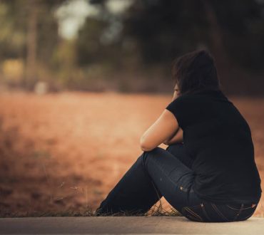 Νέα έρευνα ρίχνει φως στον τρόπο που συνδέεται το άγχος με την κοινωνική απομόνωση στην εφηβεία