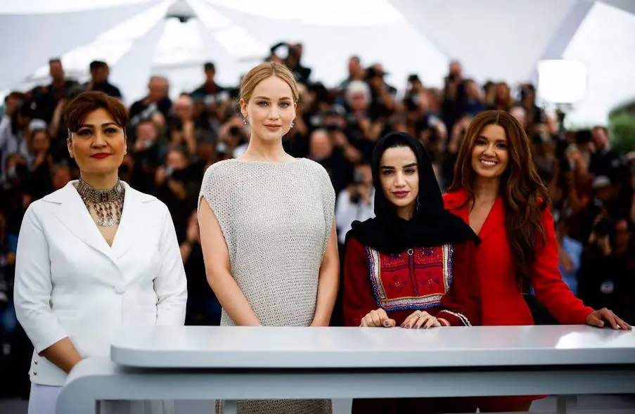 A Thousand Girls Like Me | Ντοκιμαντέρ της Τζένιφερ Λόρενς για την ζωή των γυναικών στο Αφγανιστάν (βίντεο)