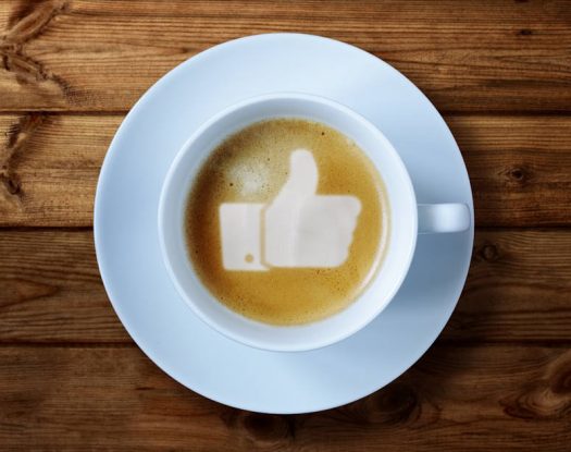Οι χρήστες που αφιερώνουν λίγο χρόνο στα social media τείνουν να είναι πιο ευτυχισμένοι