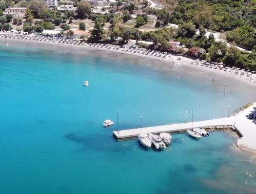 Αρίλλα: Η παραλία «διαμάντι» της Θεσπρωτίας που οφείλει το όνομά της στους ρωμαϊκούς χρόνους (βίντεο)