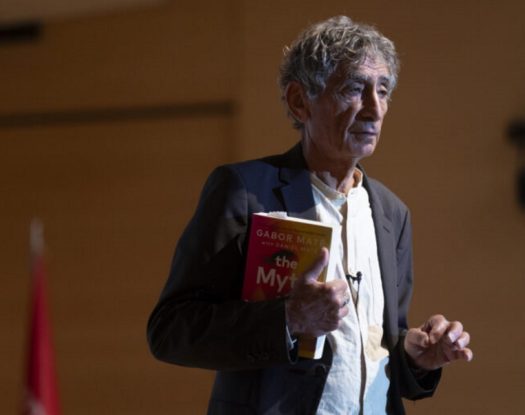 Γκάμπορ Μάτε: Αποκλειστική συνέντευξη με τον «γκουρού του τραύματος»