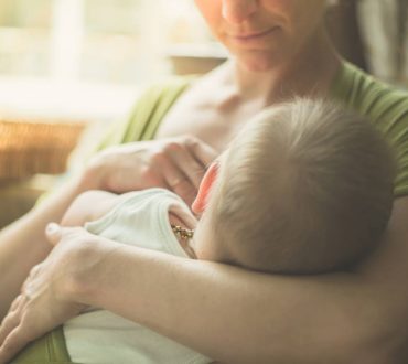Μελέτη αποκαλύπτει: Το μητρικό γάλα περιέχει ένα μοναδικό σύνολο αντισωμάτων για το μωρό