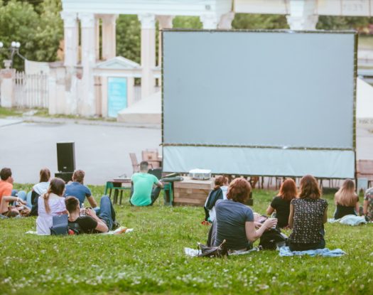 Ένας πλανόδιος κινηματογράφος που λειτουργεί με ηλιακή ενέργεια | Πού θα τον βρείτε
